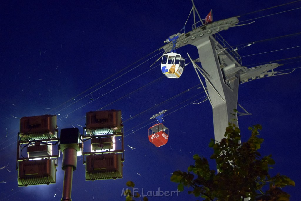 Koelner Seilbahn Gondel blieb haengen Koeln Linksrheinisch P850.JPG - Miklos Laubert